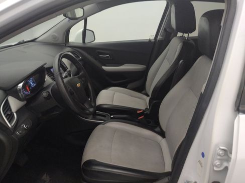 Used 2021 Chevrolet Trax LT FWD image 17