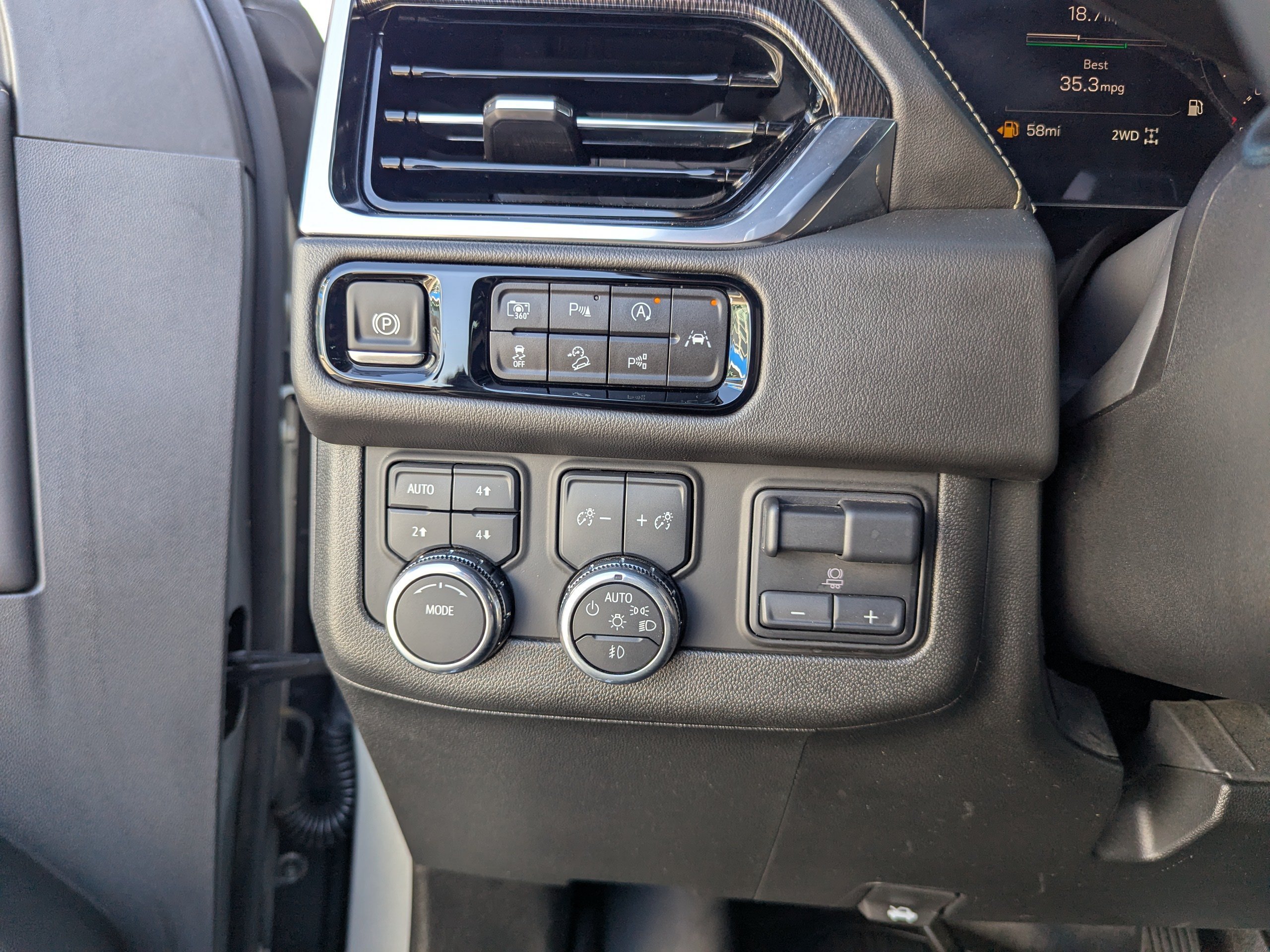Used 2025 GMC Yukon Elevation AWD/4WD image 14