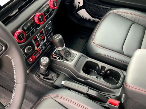 Used 2025 Jeep Gladiator Rubicon image 15