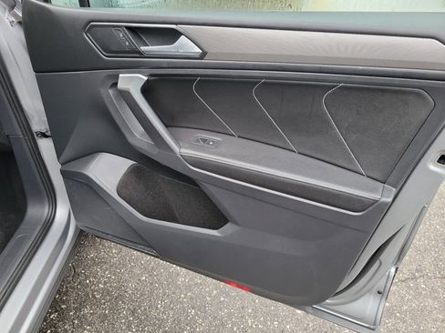 Certified 2023 Volkswagen Tiguan SE w/ Panoramic Sunroof Package FWD image 35