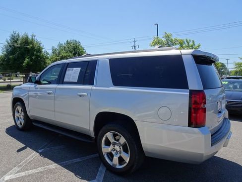 Used 2018 Chevrolet Suburban LT AWD/4WD image 6