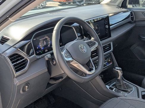 New 2026 Volkswagen Taos SE FWD image 7