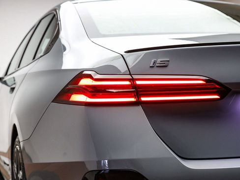 Certified 2025 BMW i5 eDrive40i w/ M Sport Package image 10