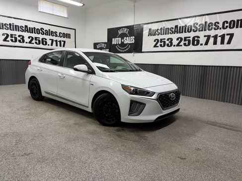 Used 2020 Hyundai Ioniq SE image 1
