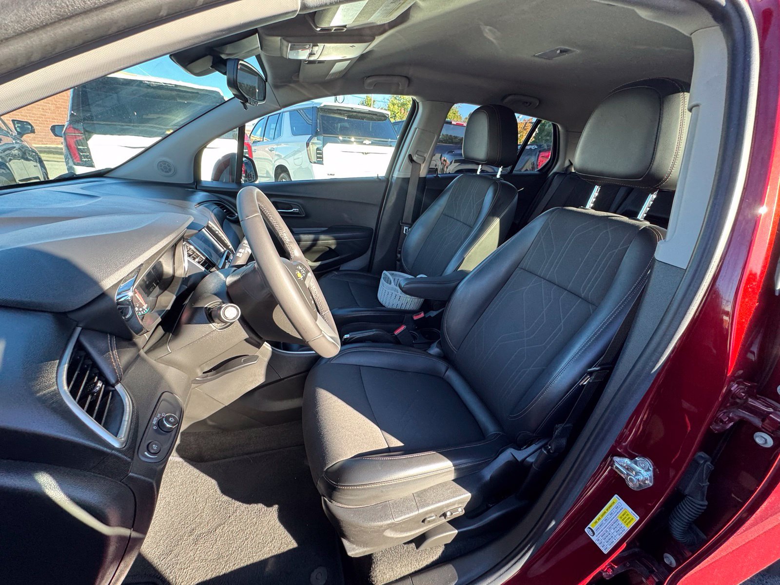 Used 2022 Chevrolet Trax LT w/ LT Convenience Package AWD/4WD image 13