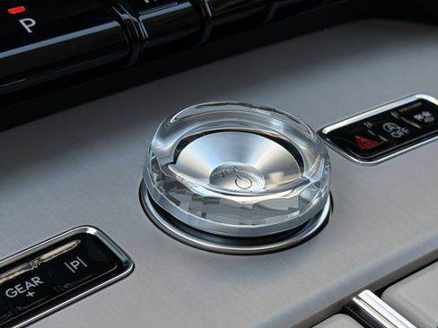 New 2027 Lincoln Navigator Premiere AWD/4WD image 30