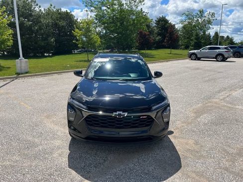 Used 2024 Chevrolet Trax RS FWD image 2
