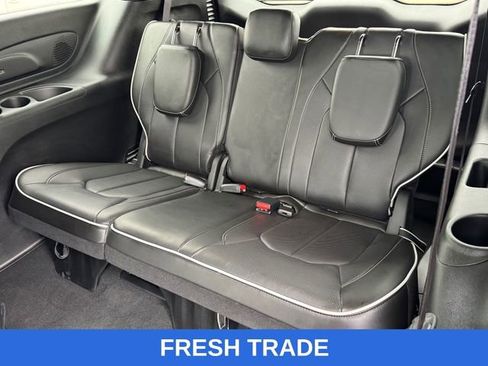 Used 2026 Chrysler Pacifica Limited image 18