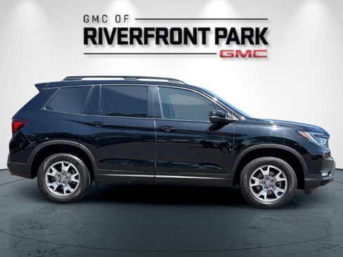Used 2023 Honda Passport TrailSport image 2