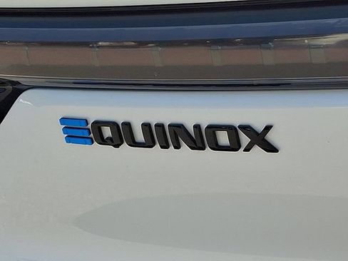 Used 2025 Chevrolet Equinox EV RS FWD image 35