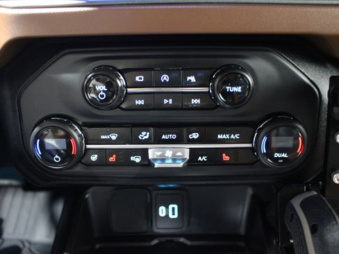 Used 2024 Ford Bronco Outer Banks AWD/4WD image 17