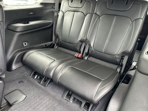 Used 2023 Jeep Grand Cherokee L Limited AWD/4WD image 16