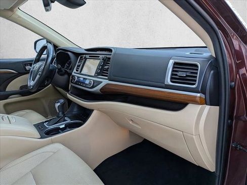 Certified 2019 Toyota Highlander Limited image 22