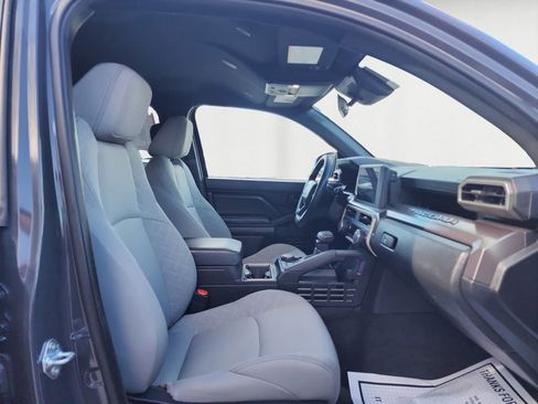 Certified 2025 Toyota Tacoma SR5 AWD/4WD image 15