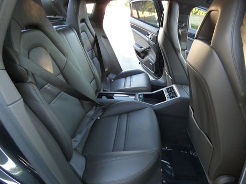 Used 2018 Porsche Panamera 4 image 38