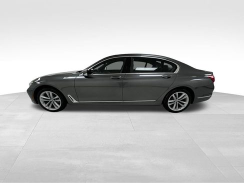 Used 2019 BMW 750i xDrive w/ Executive Package image 4