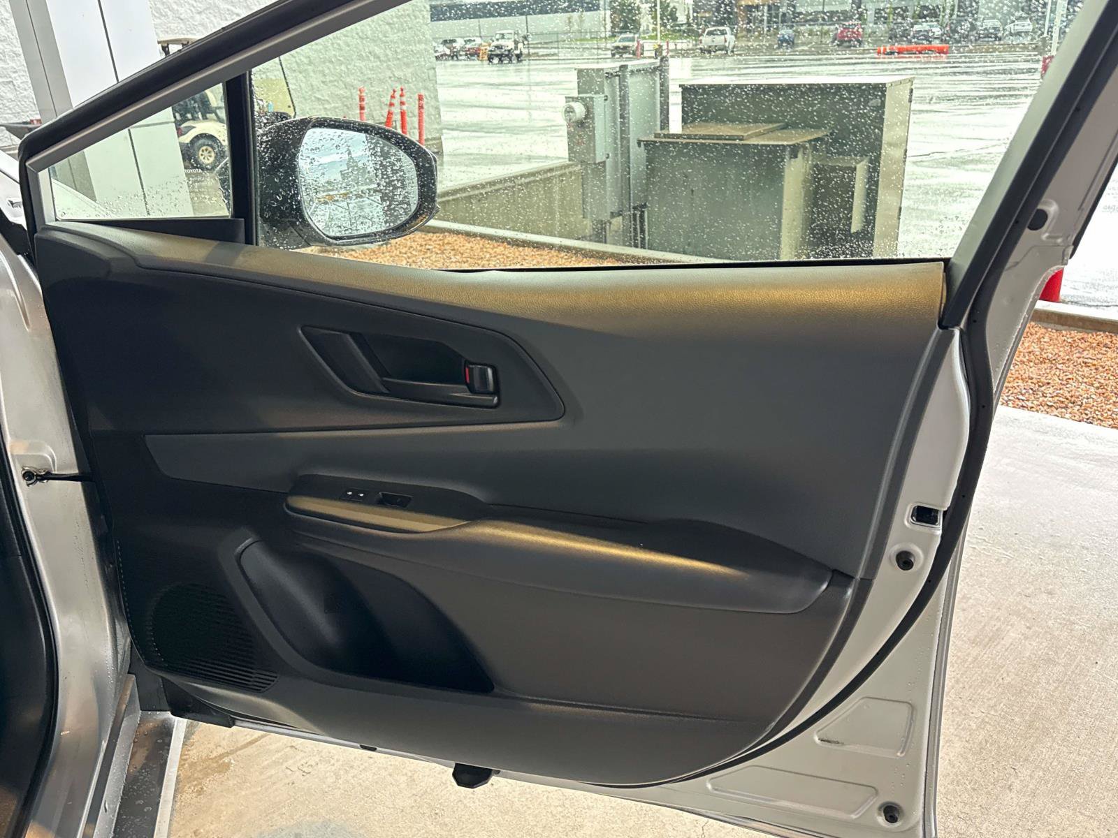 Used 2025 Toyota Prius LE FWD image 19
