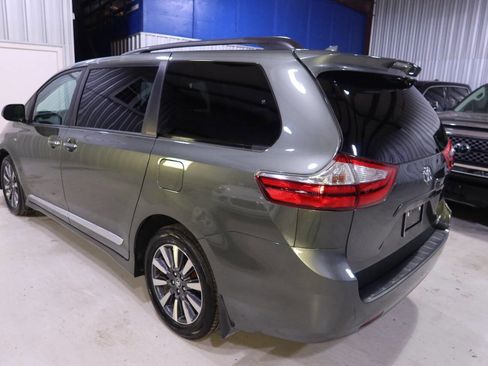 Used 2018 Toyota Sienna XLE w/ Protection Package image 3