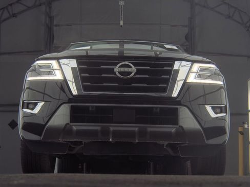 Used 2023 Nissan Armada SL w/ Captain's Chairs Package RWD image 4