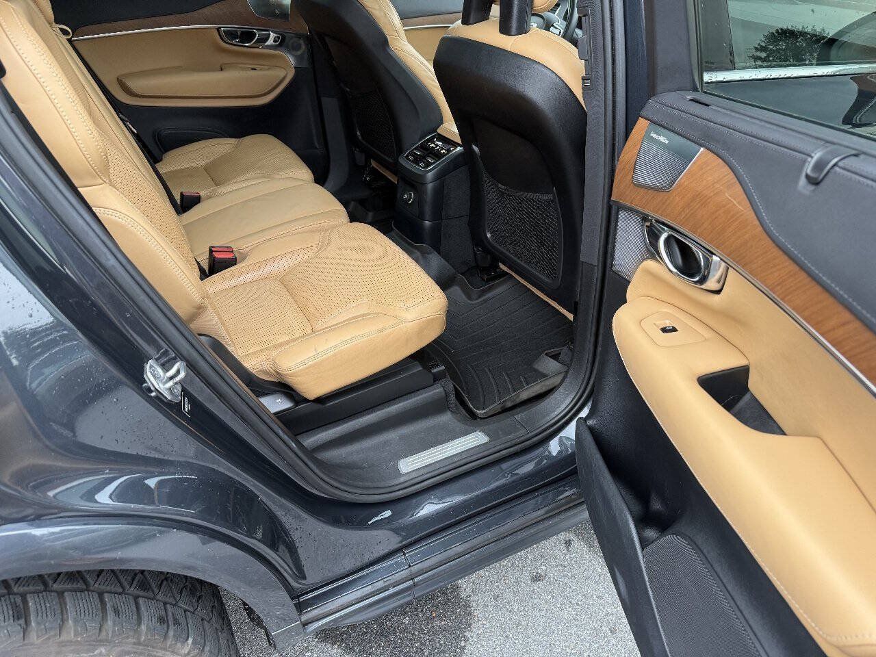 Used 2016 Volvo XC90 T8 Inscription w/ Vision Package AWD/4WD image 9