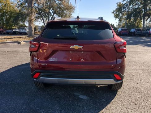 Used 2025 Chevrolet Trax LT w/ LT Convenience Package image 5