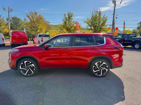 Used 2022 Mitsubishi Outlander ES image 4