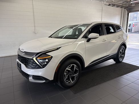 Used 2025 Kia Sportage LX image 4