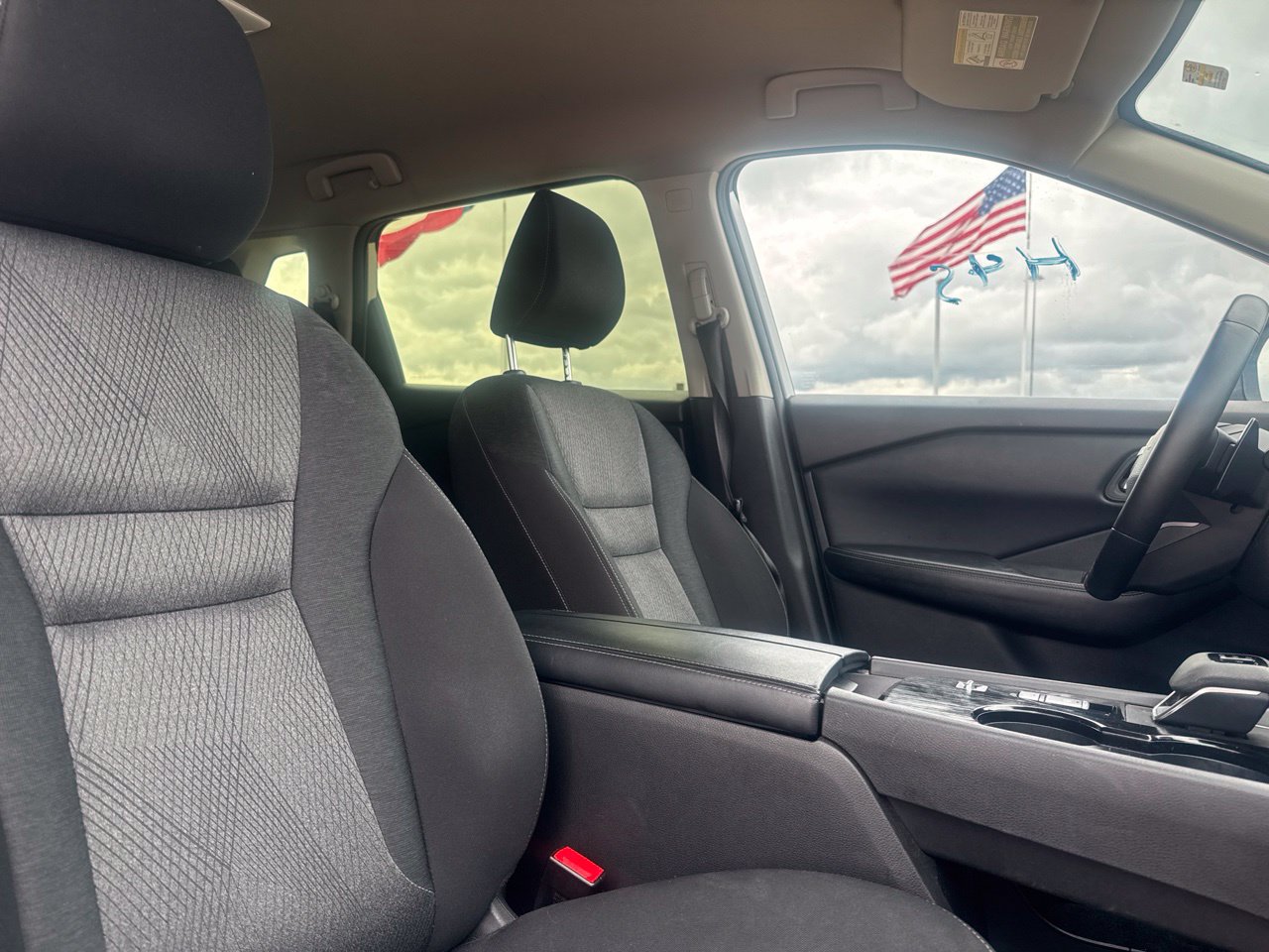Certified 2025 Nissan Rogue SV FWD image 27