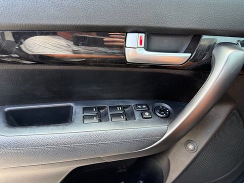 Used 2014 Kia Sorento LX FWD image 29
