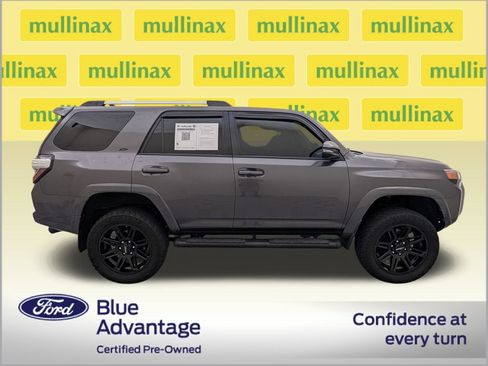 Used 2022 Toyota 4Runner SR5 Premium AWD/4WD image 2