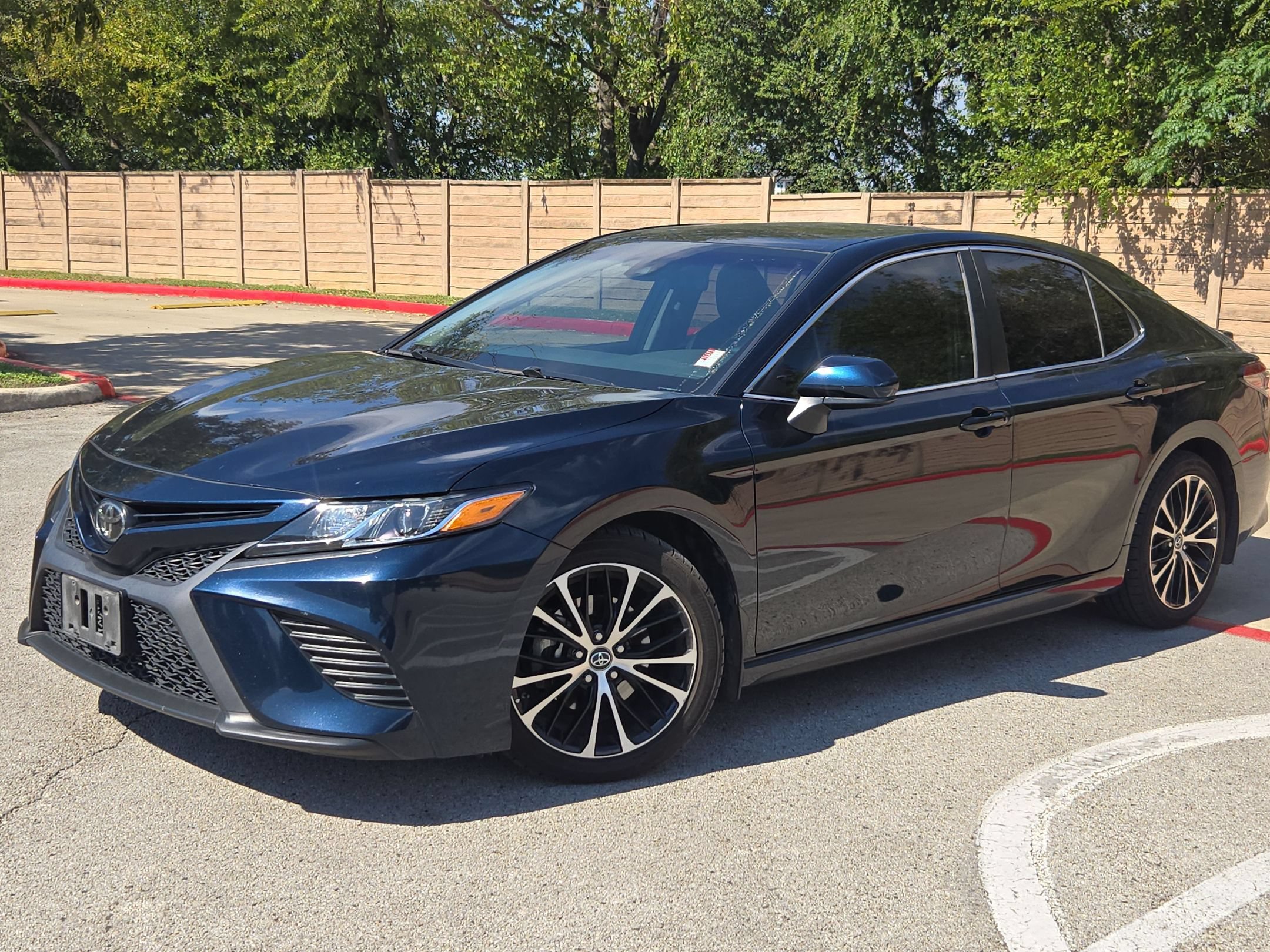 Used 2019 Toyota Camry SE FWD image 7