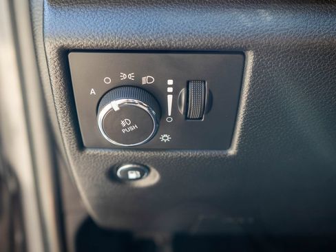 Used 2020 Jeep Grand Cherokee Overland AWD/4WD image 19