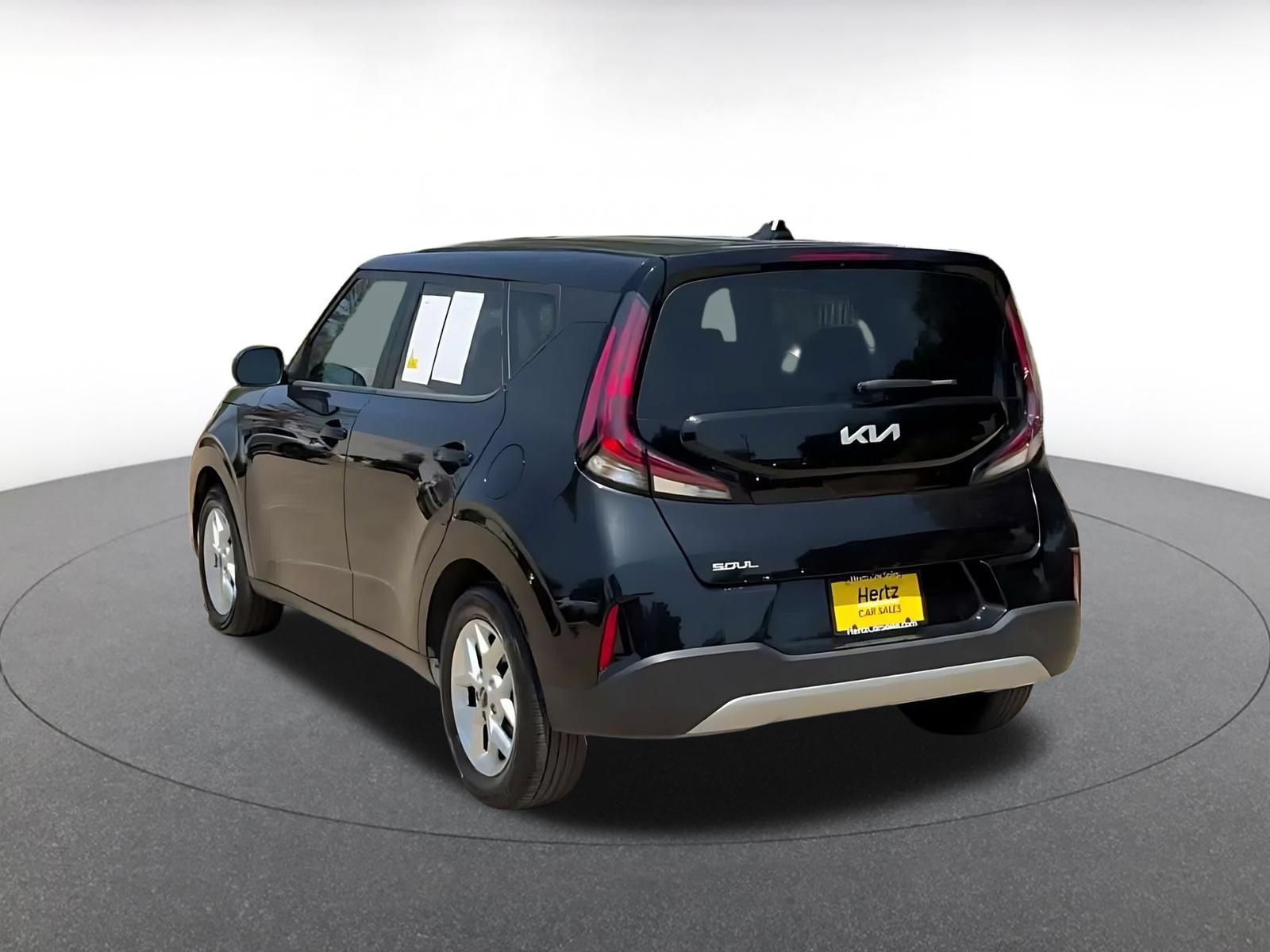 Used 2025 Kia Soul LX w/ LX Technology Package FWD image 10