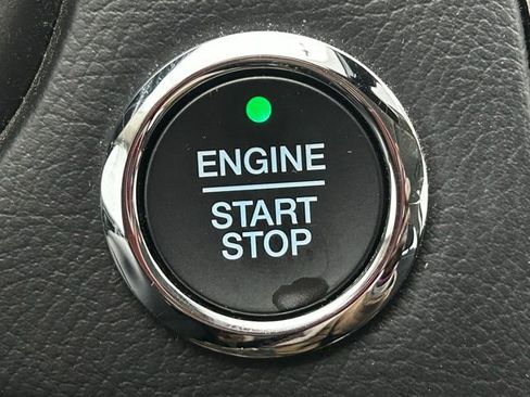 Used 2019 Ford Fusion SE image 3