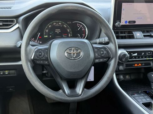 Used 2023 Toyota RAV4 LE AWD/4WD image 9