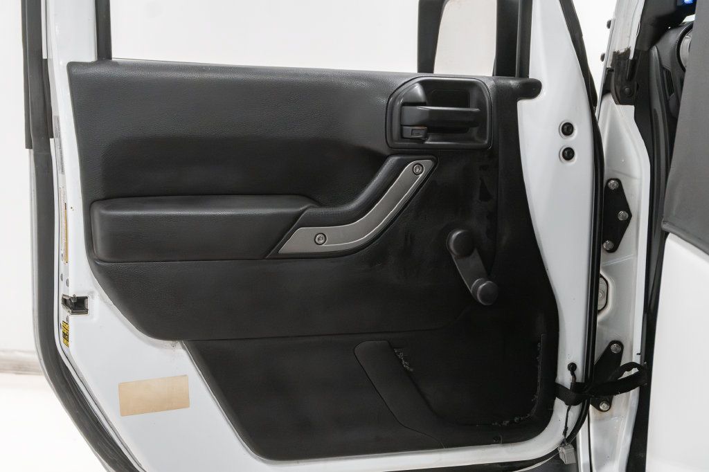 Used 2015 Jeep Wrangler Sport AWD/4WD image 8