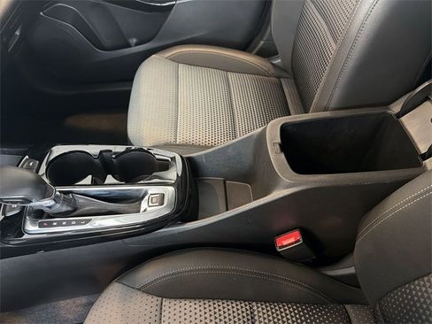 Certified 2025 Chevrolet Trax LT w/ LT Convenience Package image 21