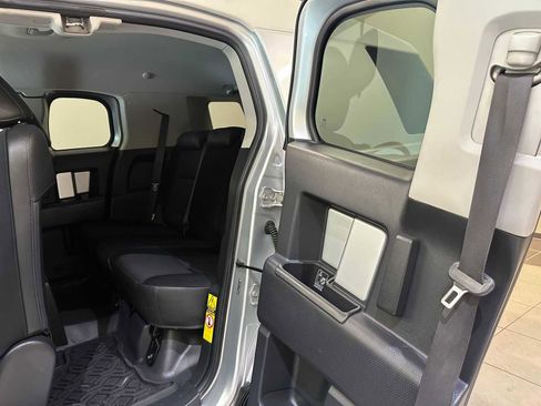 Used 2007 Toyota FJ Cruiser 4WD image 23