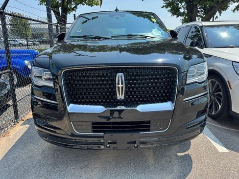 Used 2023 Lincoln Navigator L Reserve AWD/4WD image 2