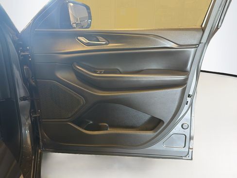 Used 2023 Jeep Grand Cherokee L Laredo AWD/4WD image 34