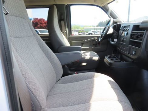 Used 2025 Chevrolet Express 3500 LT w/ LT Preferred Equipment Group RWD image 32