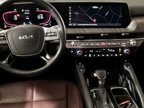 Used 2023 Kia Telluride EX w/ EX Captain's Chair Package image 18