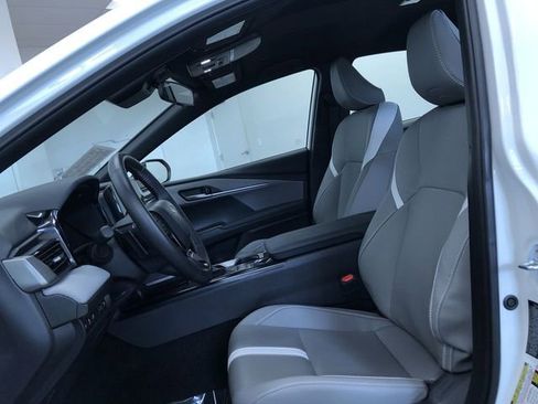 Used 2025 Toyota Camry SE image 11