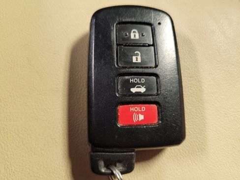 Used 2015 Toyota Camry XLE image 32