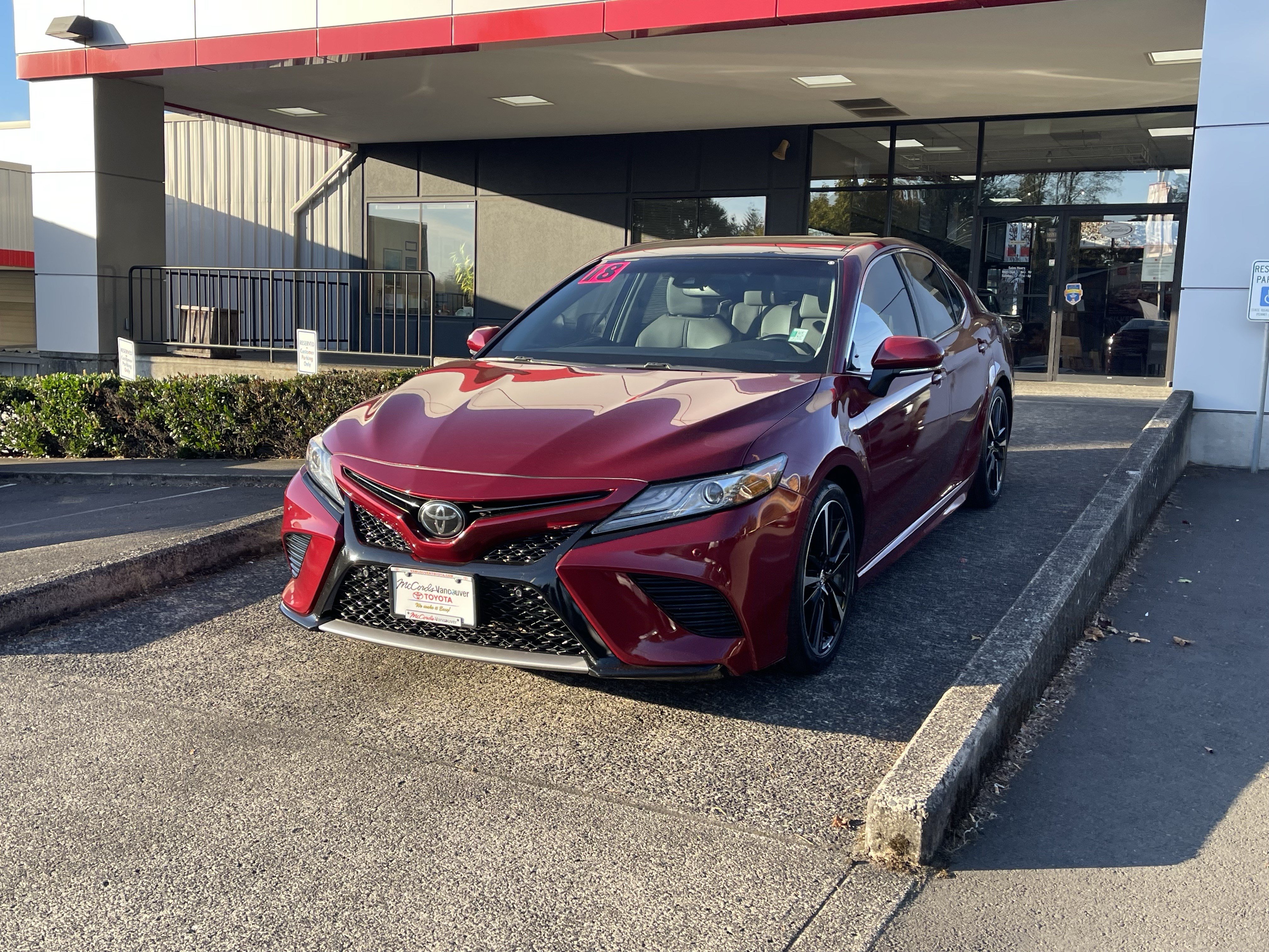 Used 2018 Toyota Camry XSE FWD image 3
