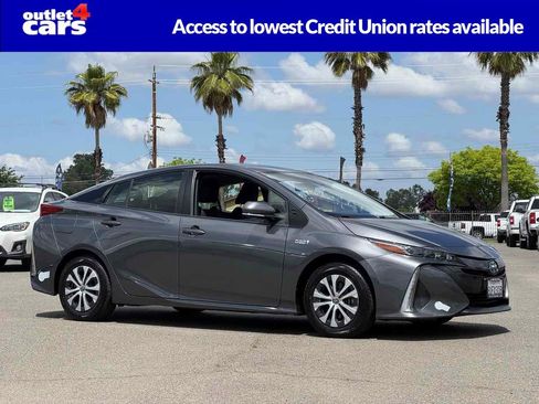 Used 2021 Toyota Prius Prime LE FWD image 1