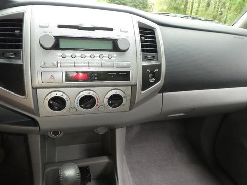 Used 2005 Toyota Tacoma PreRunner image 11