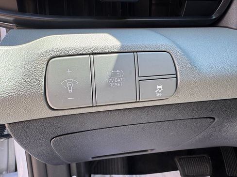 Used 2025 Hyundai Elantra Limited FWD image 13