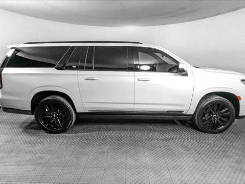 Used 2023 Cadillac Escalade ESV Sport AWD/4WD image 9