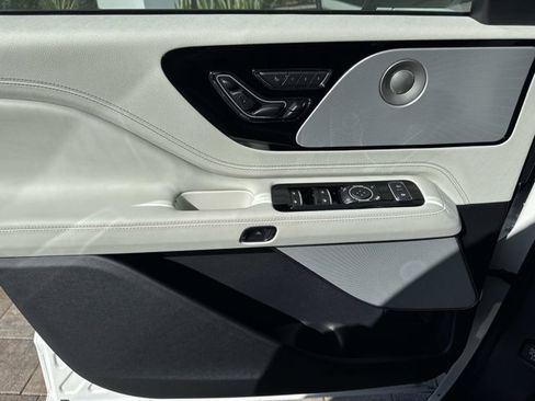 New 2026 Lincoln Aviator Black Label w/ Dynamic Handling Package AWD/4WD image 9
